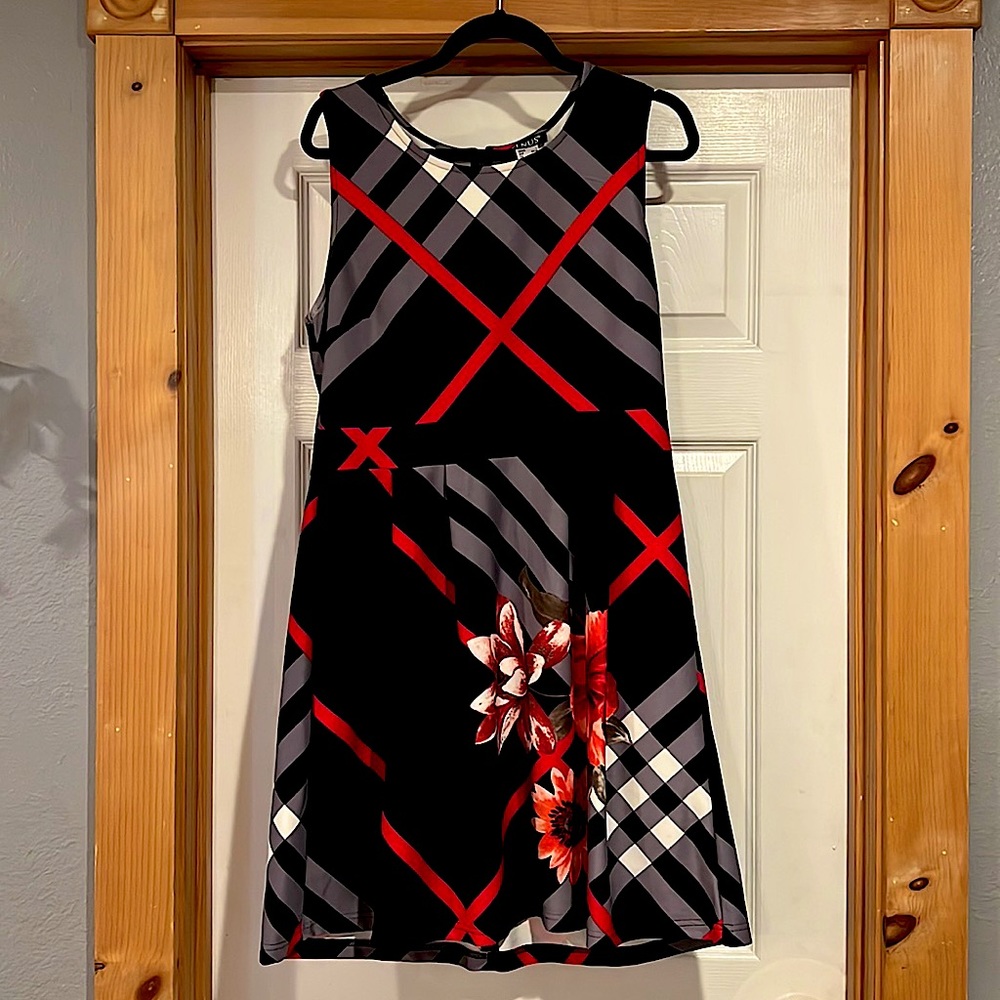 Venus Dress - Picture 1 of 3